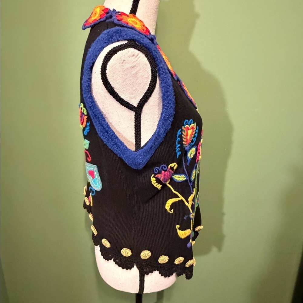 Colorful Embroidered Women's Vest - Picture 3 of 12